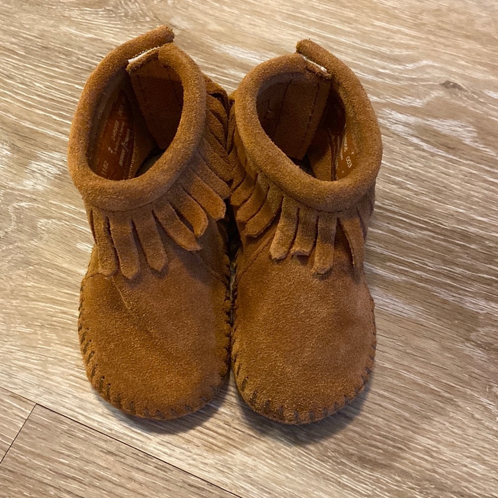 Minnetonka Brown Suede Booties size 2